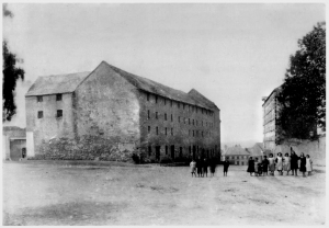 Quay Road looking west toward the Custom House, late 19th Century. Quay Road looking west toward the Custom House, late 19th Century.